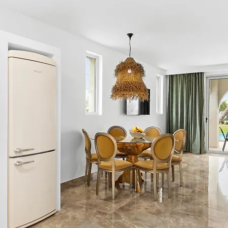 Le Palme Rhodes فيلة شاراكي